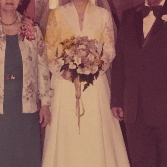 Handmade Vintage wedding dress- circa 1978 - Picture 3 of 8